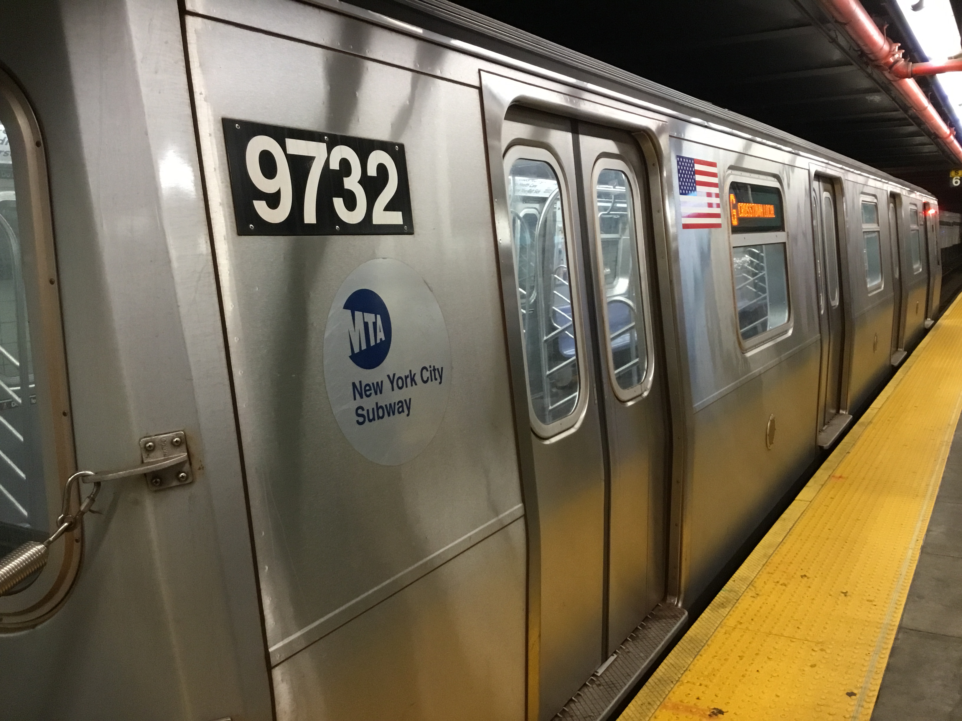 R10 (New York City Subway car). Поезд р160.