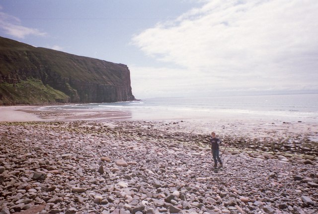 File:Rack Wick "beach" at low tide looking to the sou'east - geograph.org.uk - 739272.jpg