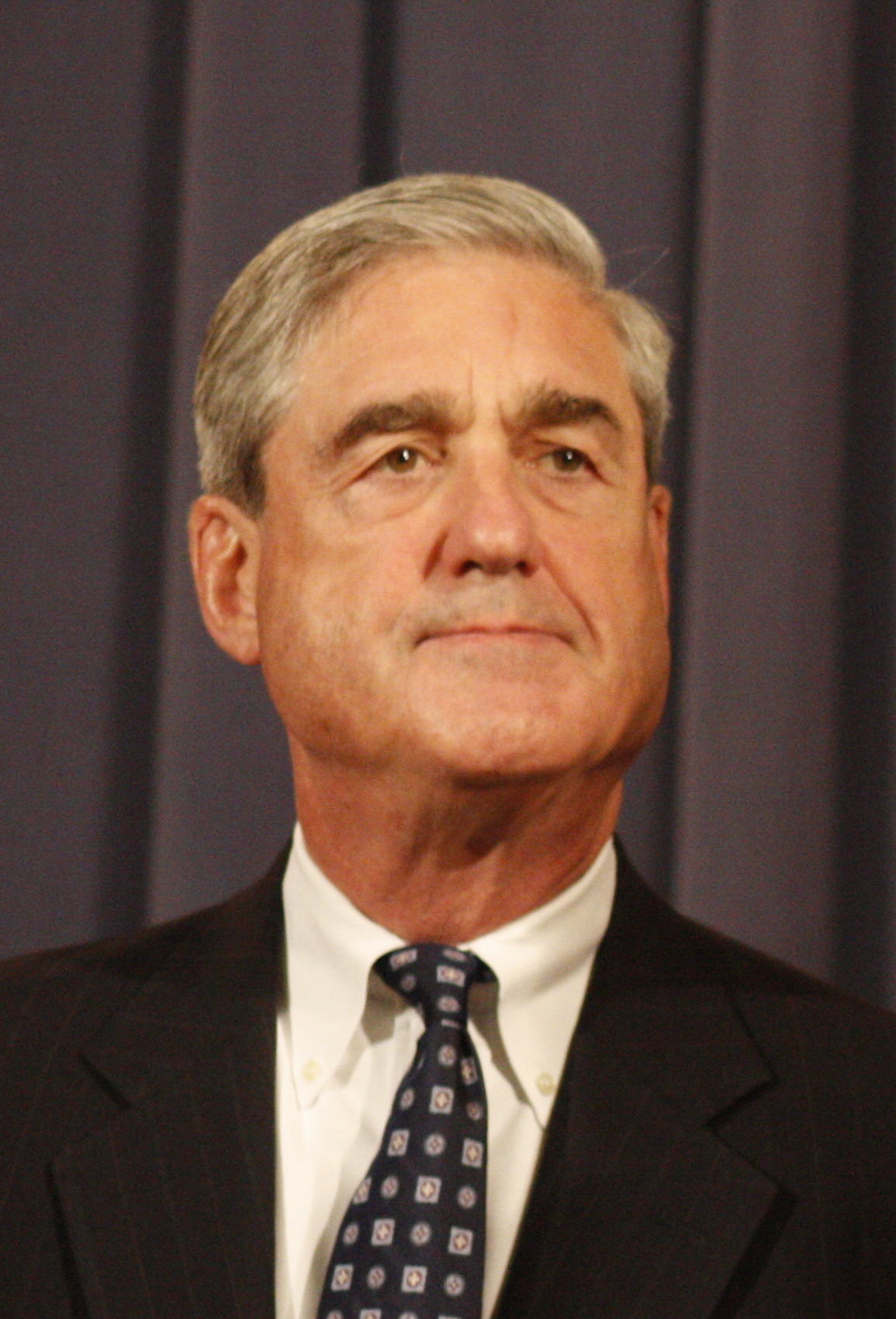 Robert_Mueller_and_Eric_Holder_%284718184220%29_%28cropped%29.jpg