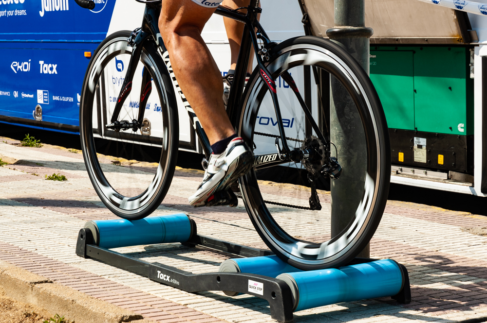 Se puede hacer bicicleta con líquido en la rodilla