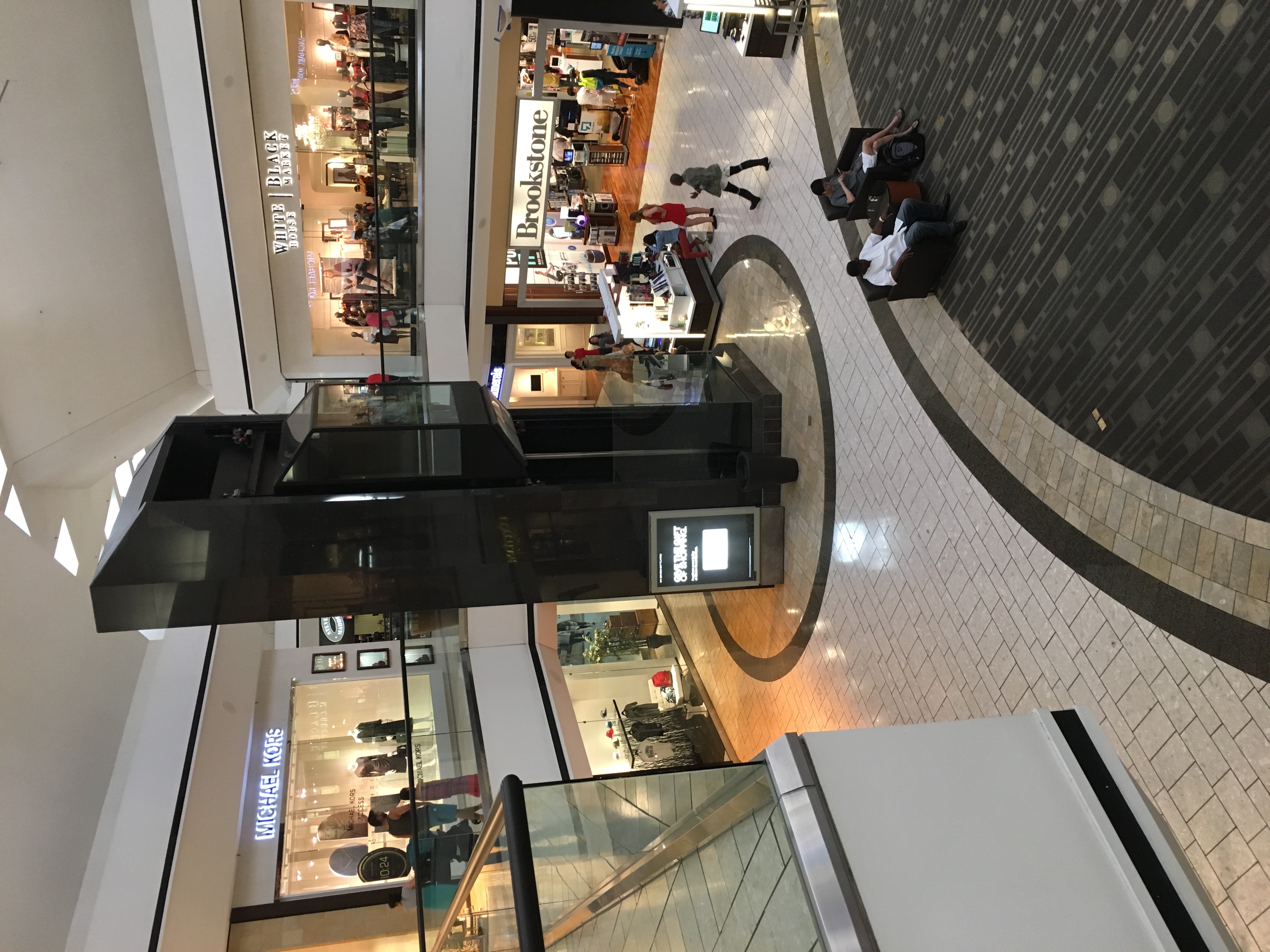 File Stoneridge Mall 1 2016 09 10.jpg Wikimedia Commons