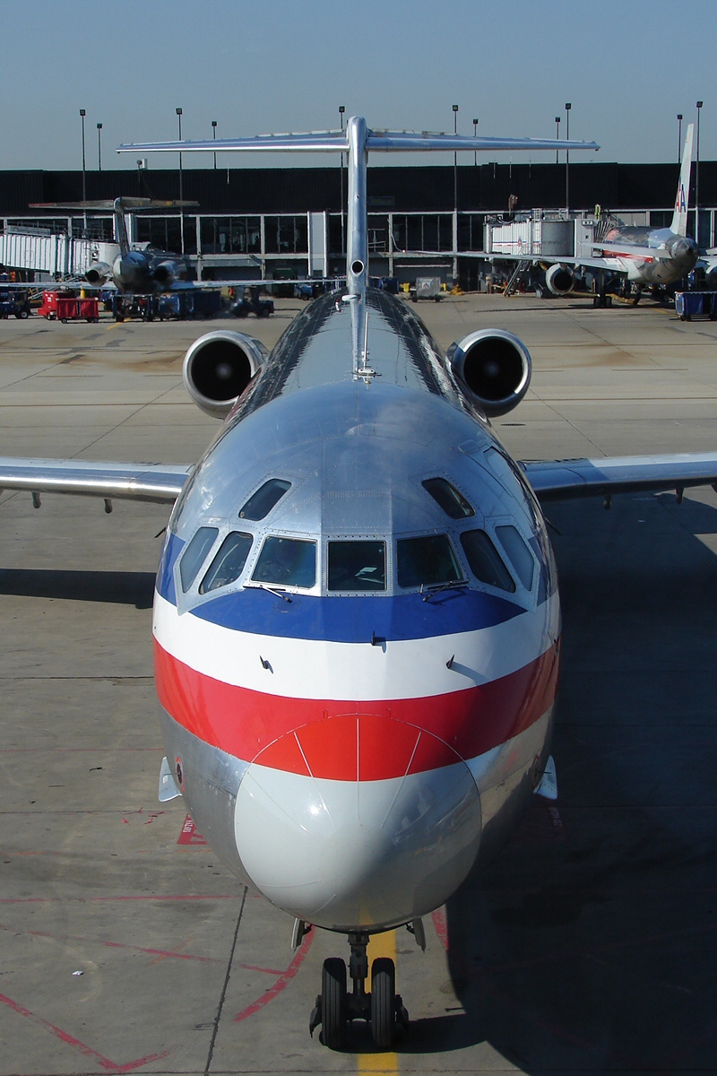 The McDonnell Douglas MD-80 (2615811667).jpg