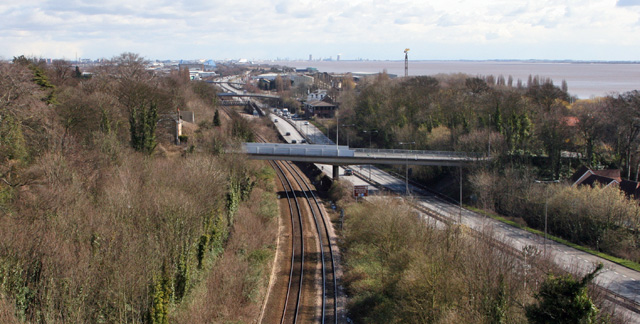 File:The western approaches to Hull - geograph.org.uk - 804160.jpg