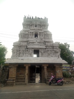 The entrance of the temple Tiruvarur thoovanayanar temple1.jpg