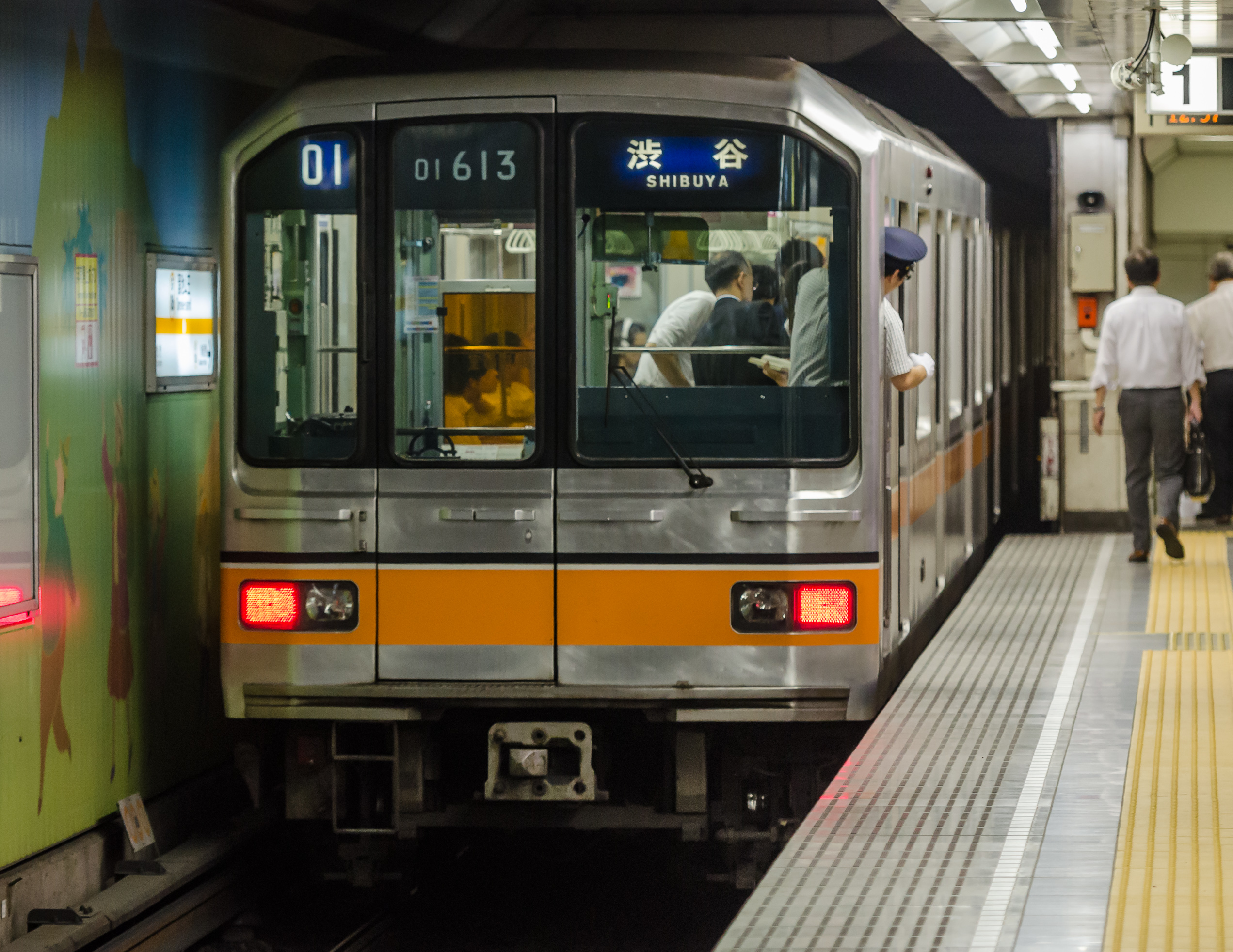 Японское метро. Поезд метро Токио. Станции метро Токио. Метрополитен Токио. Вагоны метро Токио.