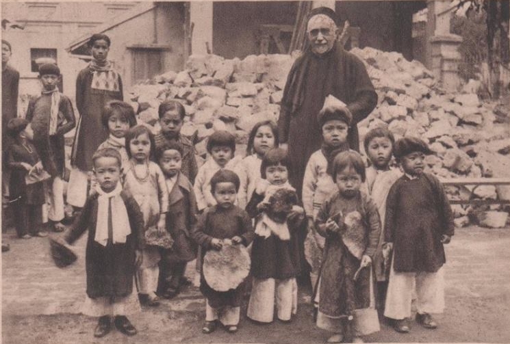 Winter clothing for Northern Vietnamese (or Tonkinese) children, early 20th century.'s image 1