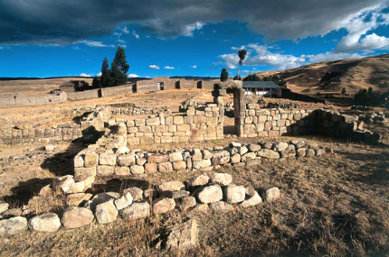 File:Uchkus Inkañan archeological site Huancavelica.PNG