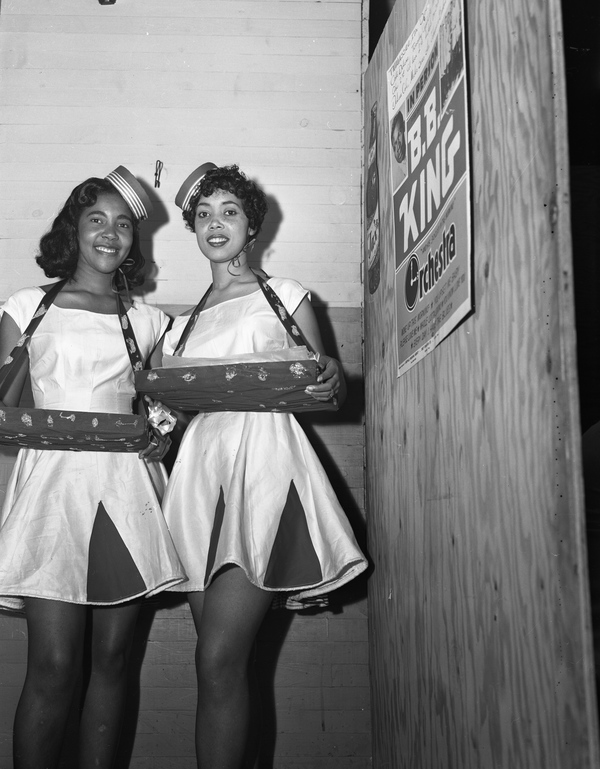 Unidentified cigarette girls in Tallahassee, Florida (9687038378).jpg