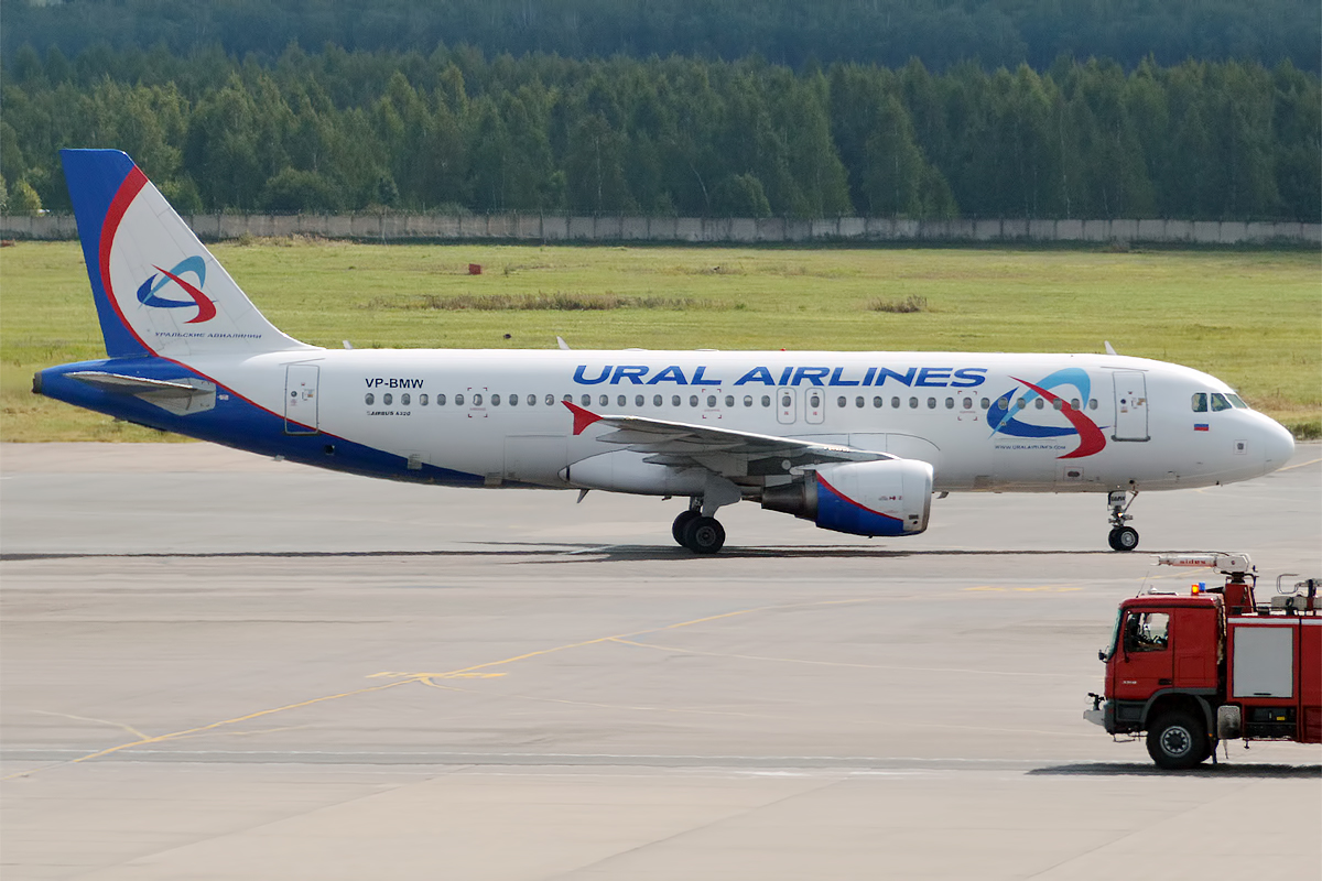 Файл:Ural Airlines, VP-BMW, Airbus A320-214 (21365622235).jpg