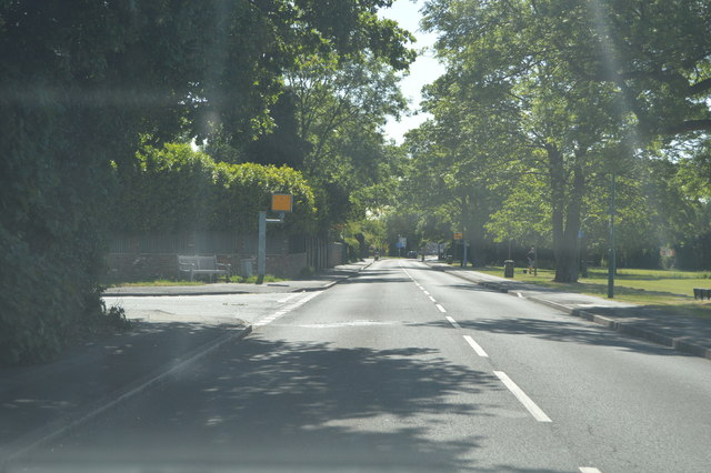 File:B376, Datchet - geograph.org.uk - 4729901.jpg