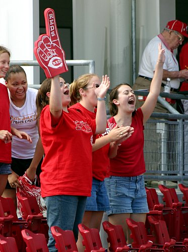 File:Baseball seventh inning stretch 2004.jpg