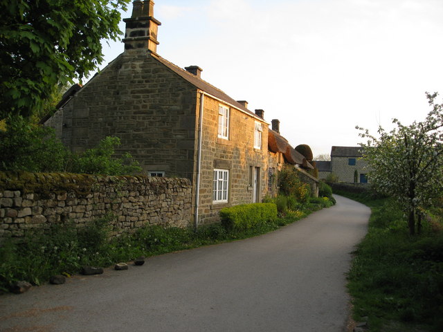 Baslow - Cottages on approach to Chatsworth Park - geograph.org.uk - 804521