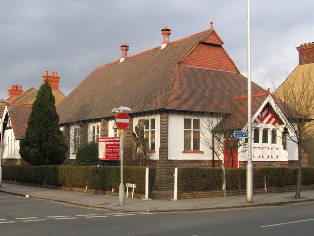 File:Christians in Action, Parkview Road - geograph.org.uk - 220202.jpg