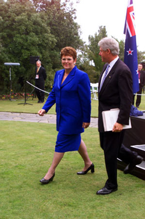Shipley (centre) with United States President Bill Clinton, 15 September 1999.