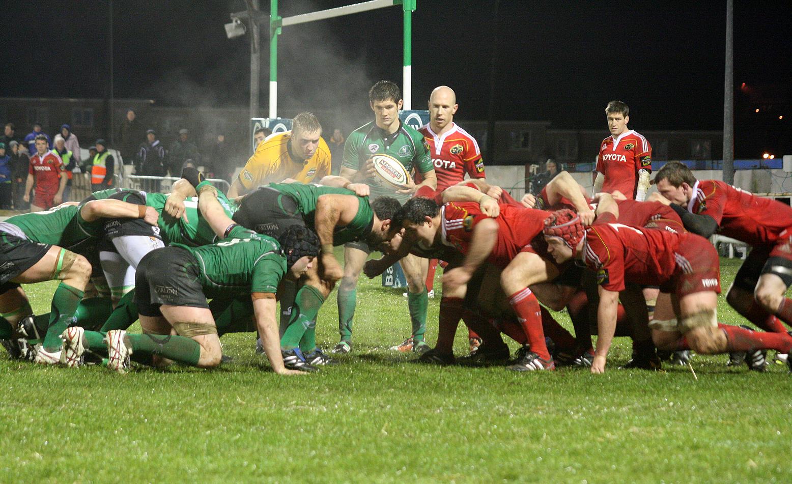 FileConnacht v Munster 27-12-2010 - Scrum.jpg