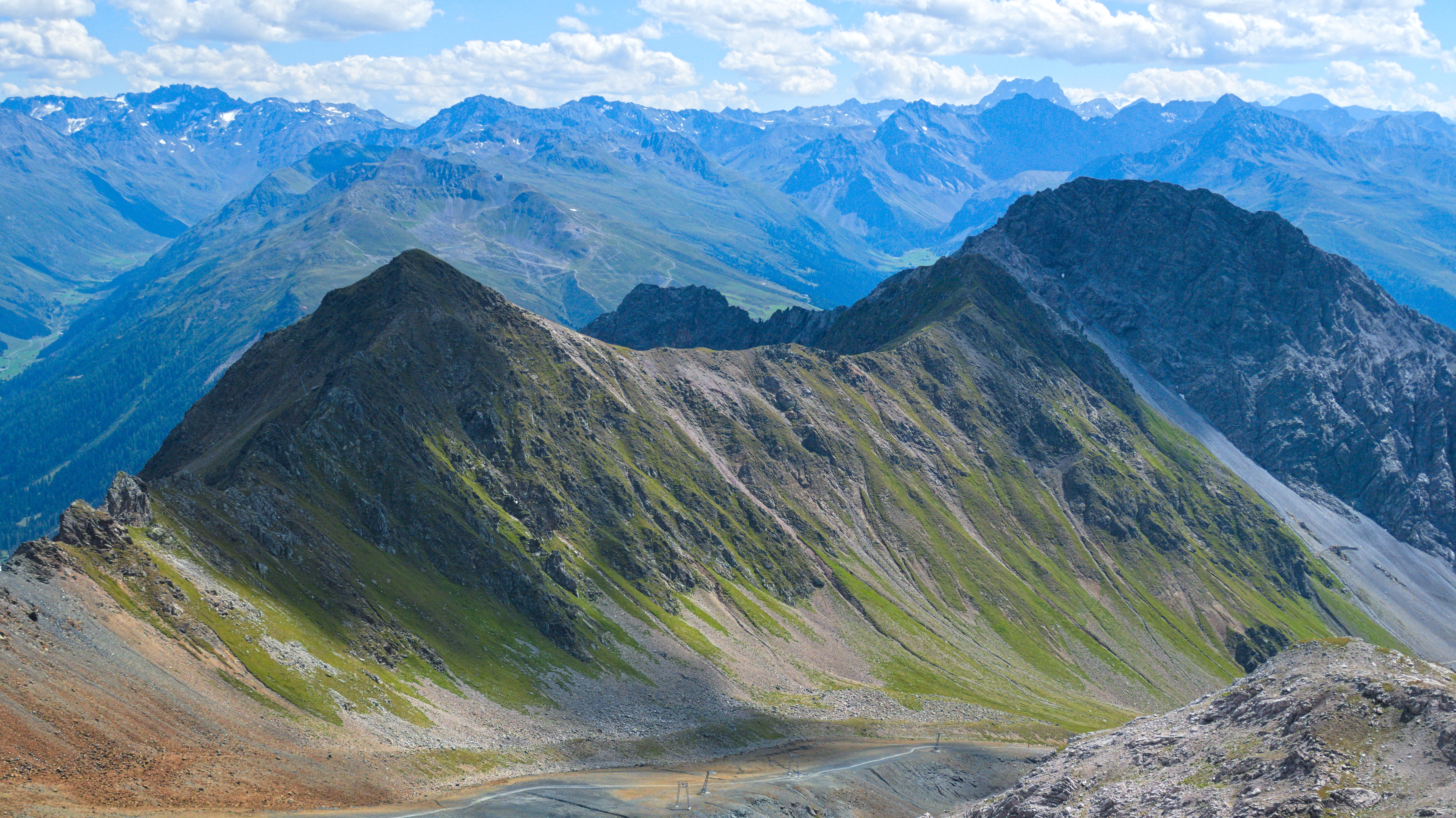 Mountains 8. 3 Горы. Горы 3 цвета. Горная 3а. Гора восьмерка.