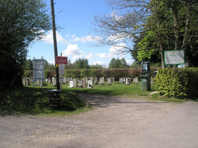 File:Entrance to Liss Cemetery - geograph.org.uk - 1273221.jpg