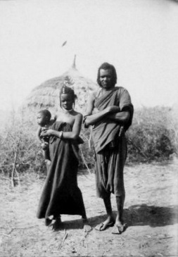 File:Familia Bellah.iklan 1901-1902 Niger.jpg