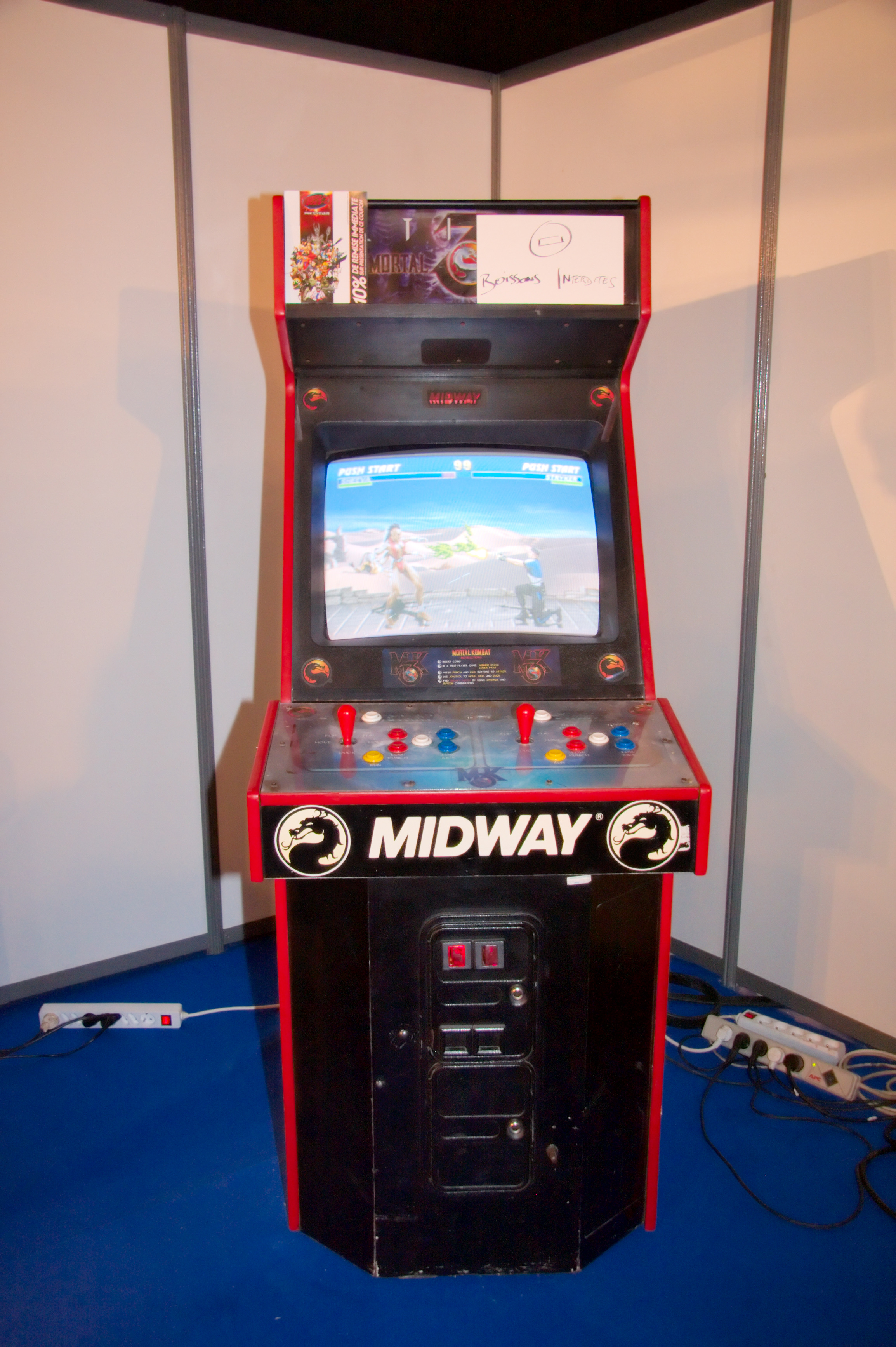 Random Radness 700  Personajes de mortal kombat, Juego de arcade