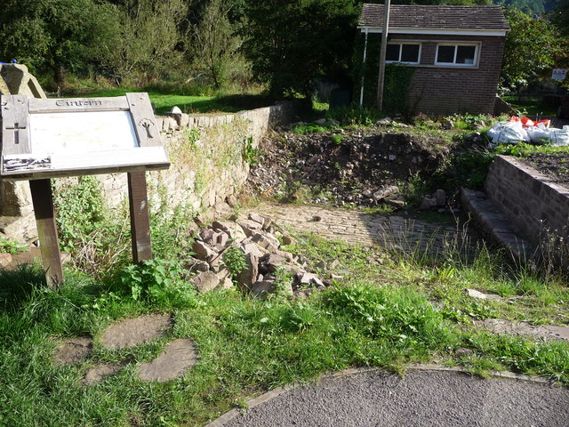 File:Fryer's Wharf and slipway at Tintern - geograph.org.uk - 3091043.jpg