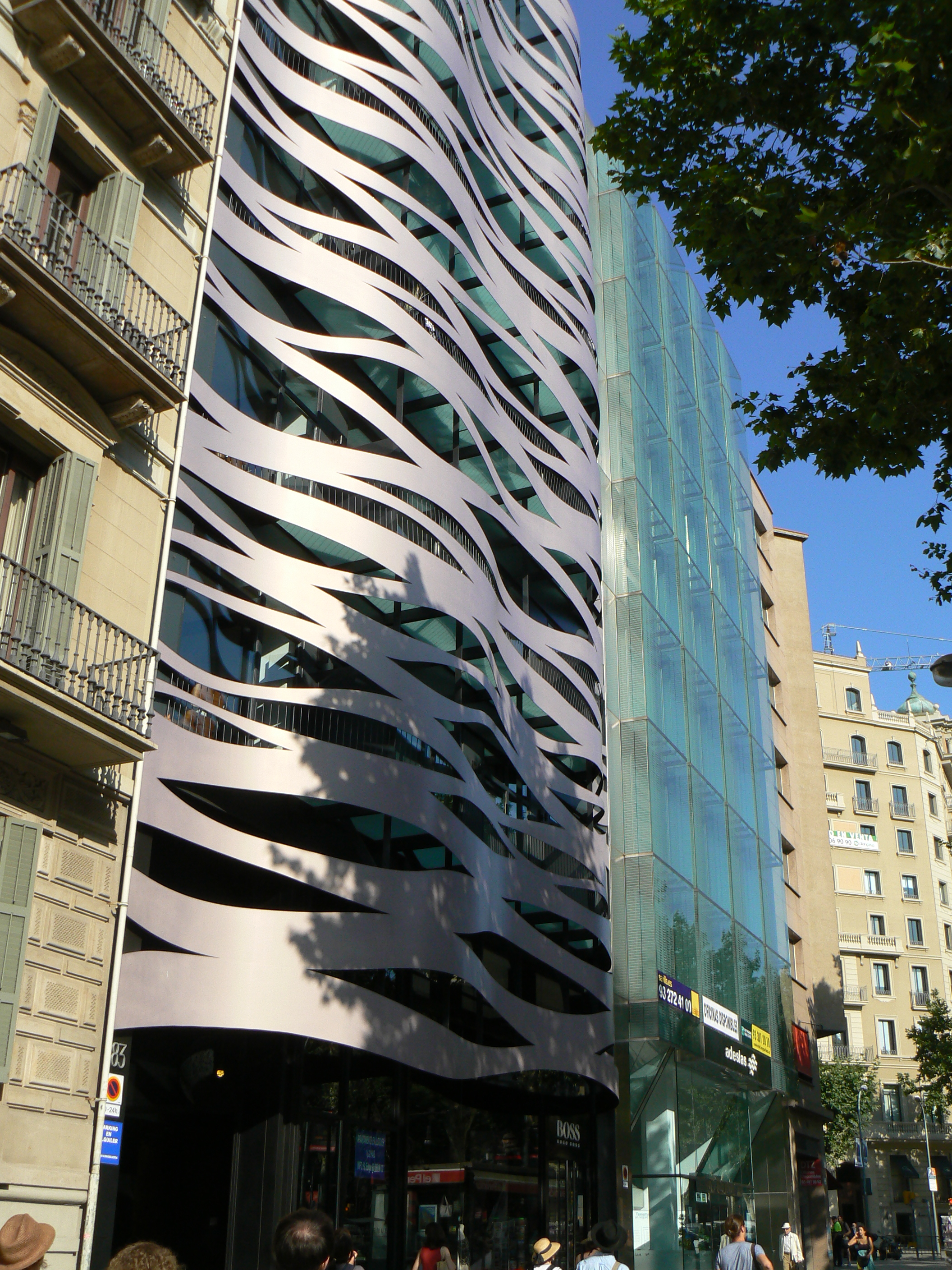 File:Hugo Boss Shop (Barcelona).JPG - Wikimedia Commons