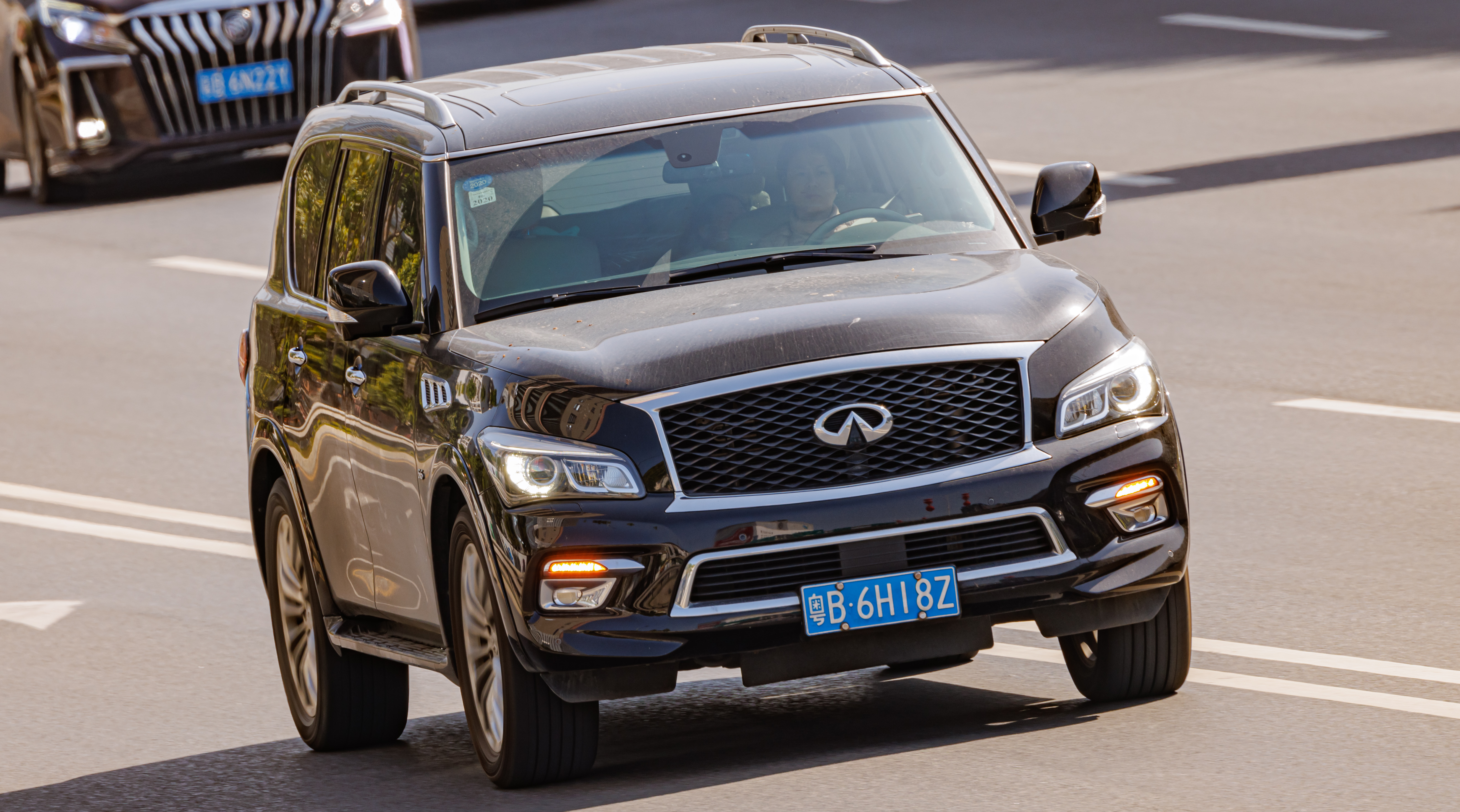 Infiniti qx56 Yellow Submarine