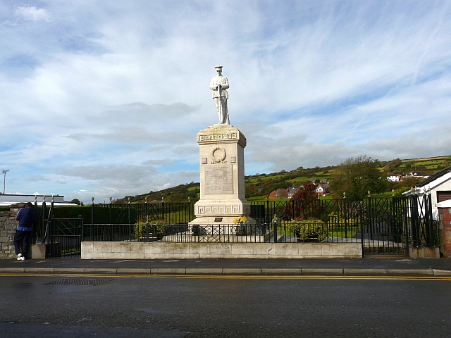 Kidwelly war memorial - geograph.org.uk - 1154700