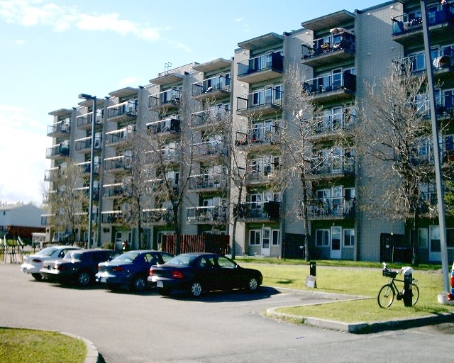 File:Matthews Court Thunder Bay.jpg