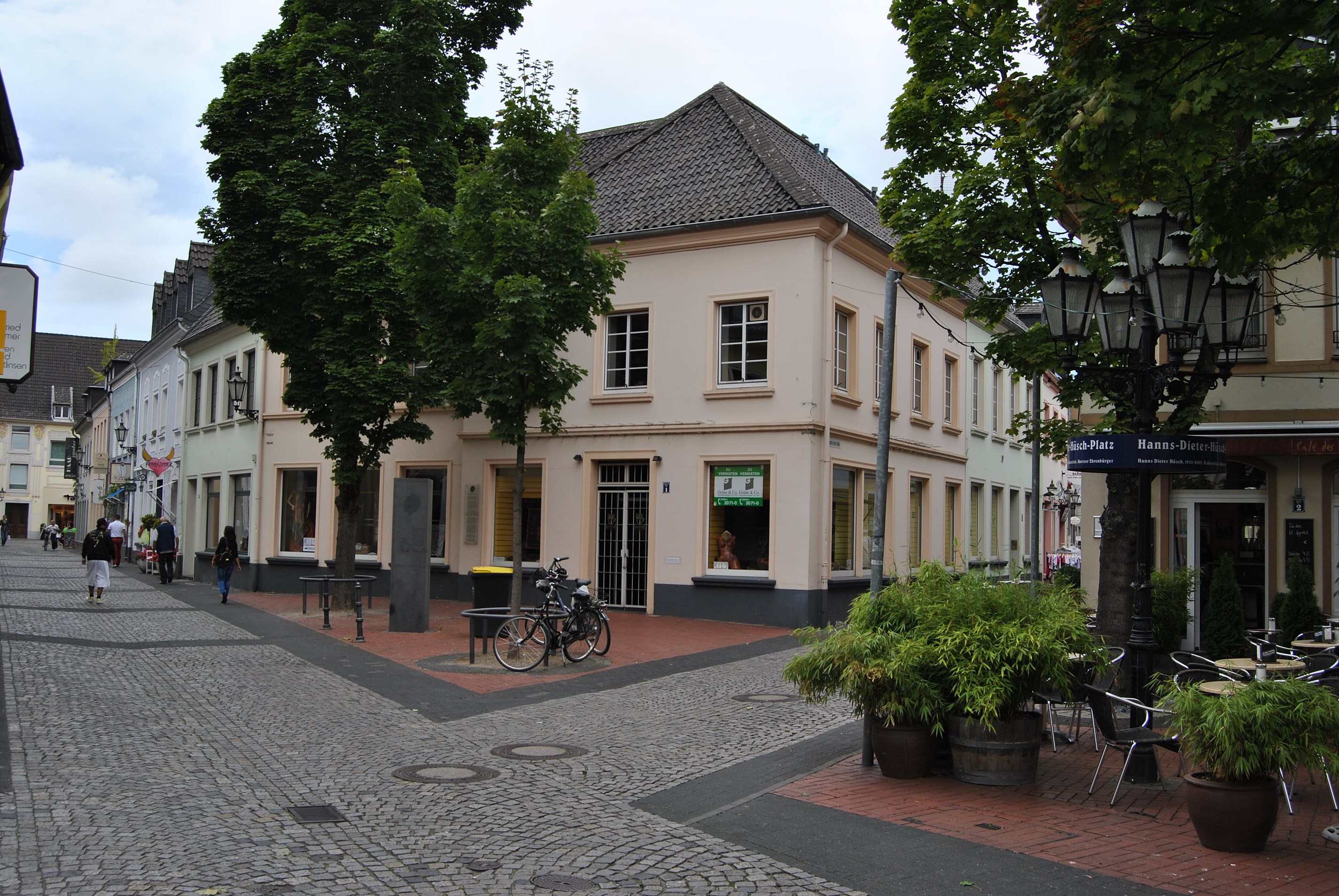 Moers, Hanns-Dieter-Hüsch-Platz, 2012-08 CN-01.jpg. 