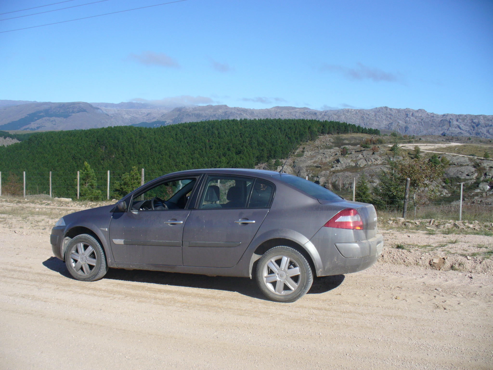 File:Renault Mégane II notchback registered September 2003 1998cc.jpg -  Wikimedia Commons