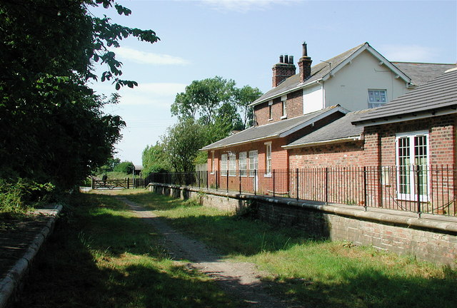 File:Ryehill and Burstwick Station - geograph.org.uk - 200905.jpg