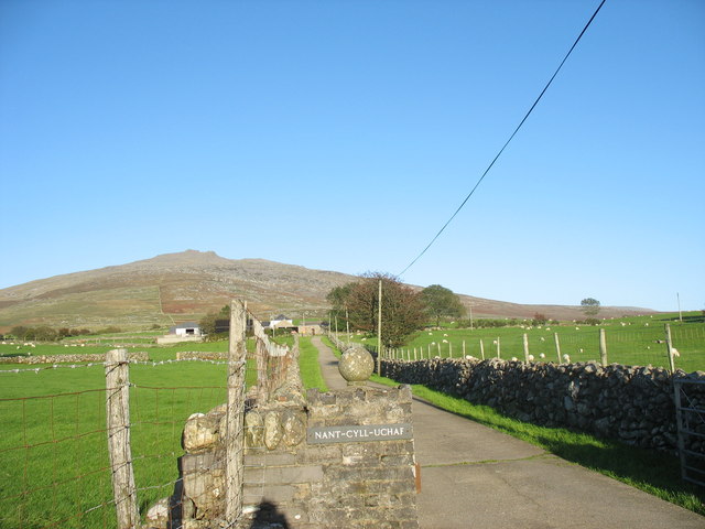 File:The Nantcyll Uchaf Farm Road - geograph.org.uk - 291225.jpg