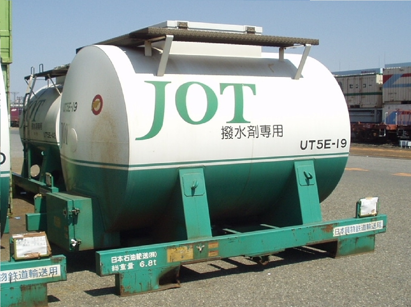 File:UT5E-19 【ＪＯＴ日本石油輸送】Containers of Japan Rail.jpg