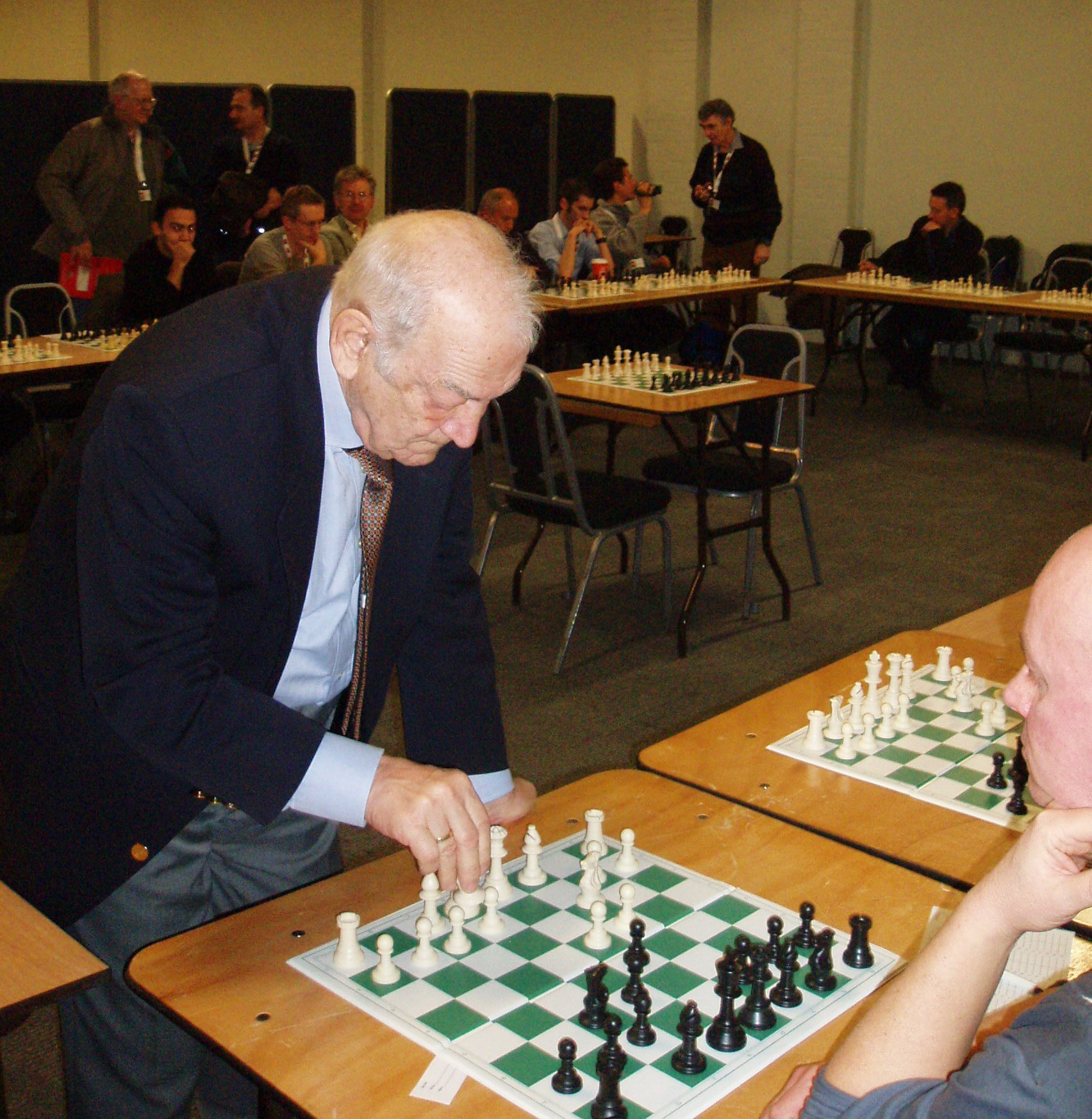 World Chess Hall of Fame grandmaster will play 20 opponents