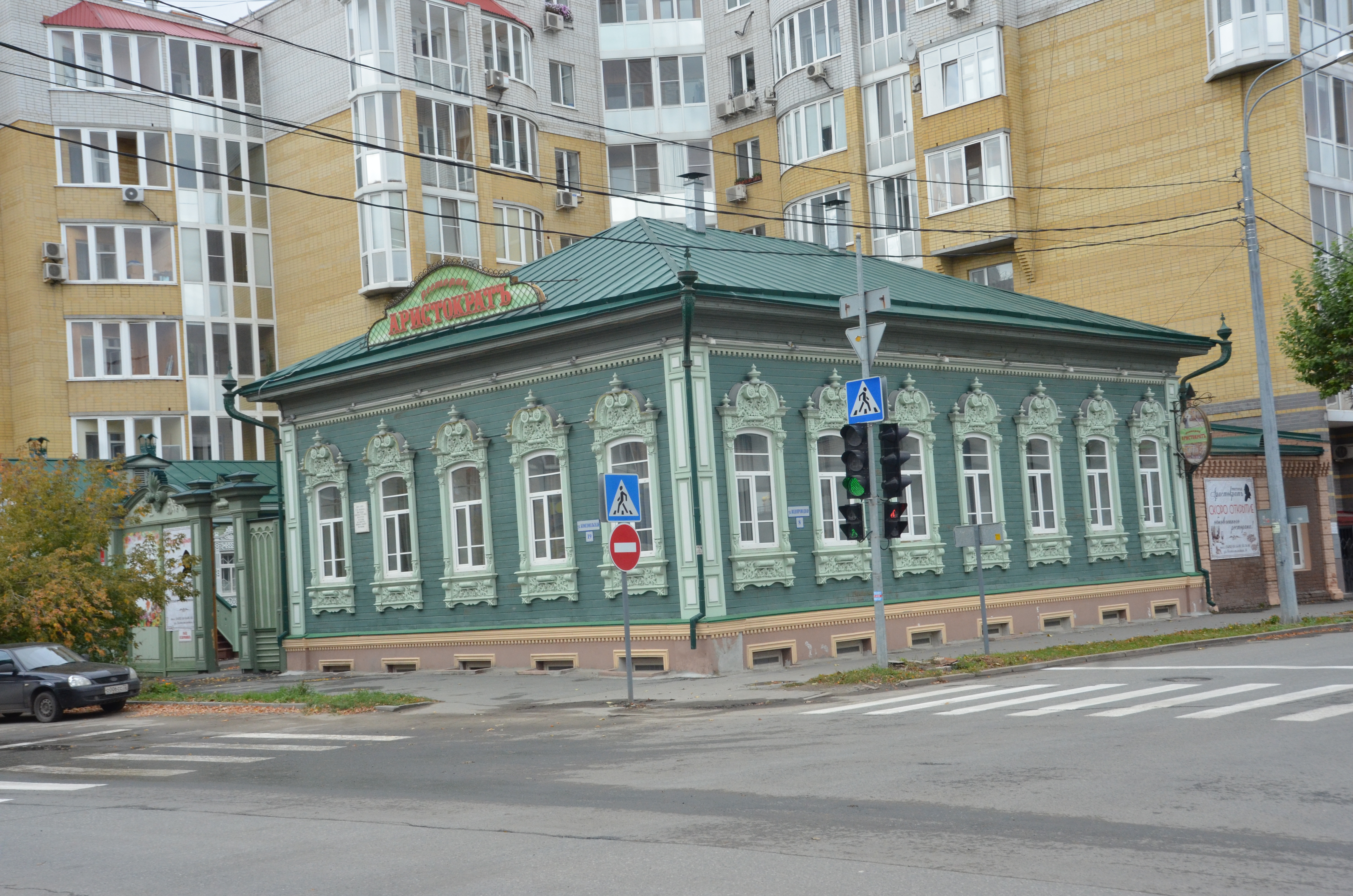 Комсомольская тюмень. Ресторан угол Комсомольской и водопроводной в г. Тюмени.