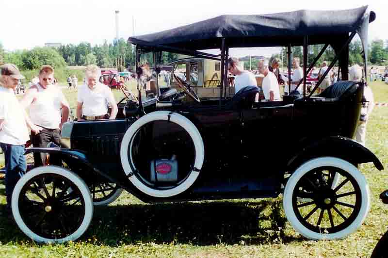 File:1915 Ford Model T Touring 2.jpg