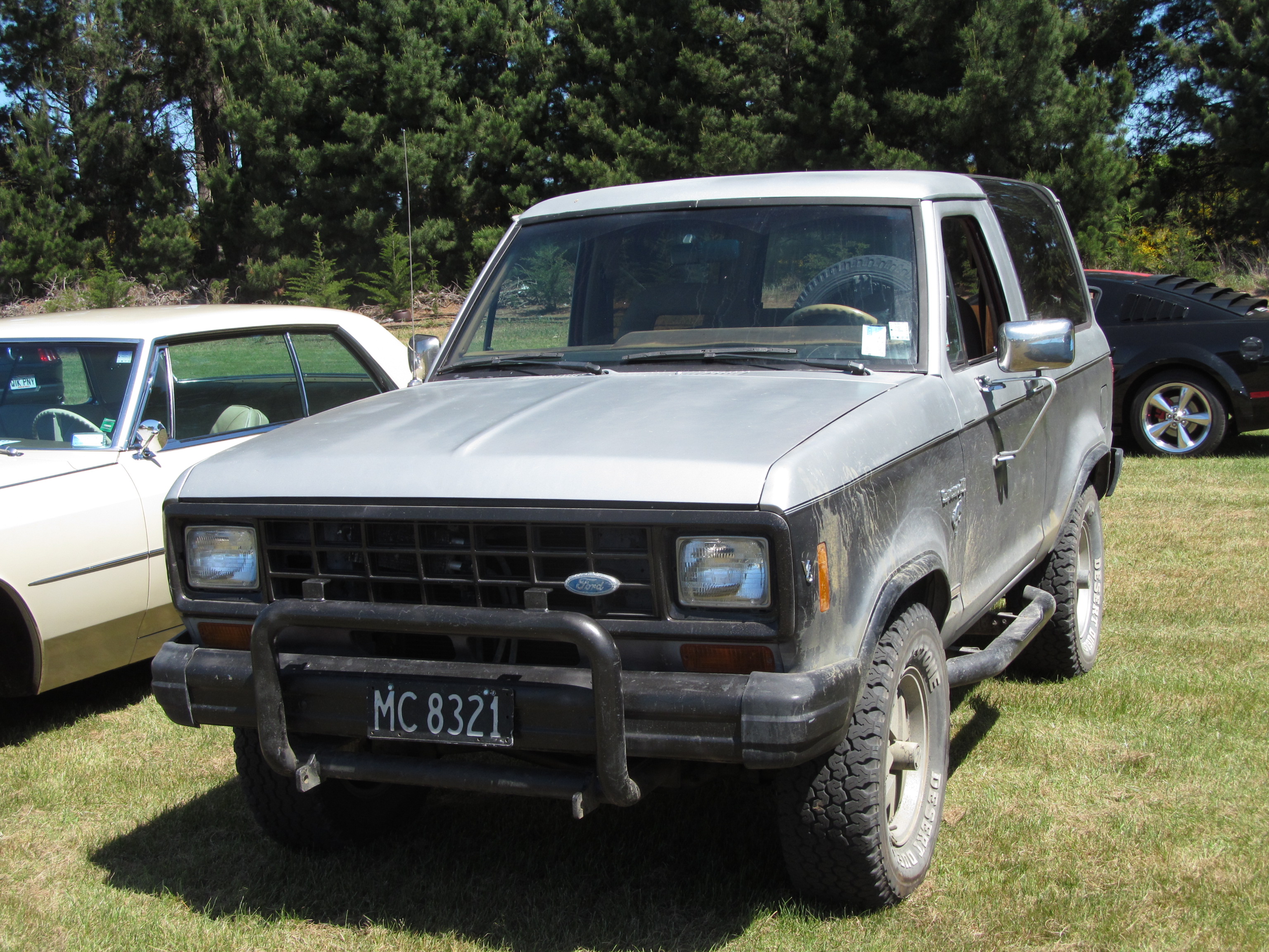 file 1985 ford bronco ii 23922645050 jpg wikimedia commons https commons wikimedia org wiki file 1985 ford bronco ii 23922645050 jpg