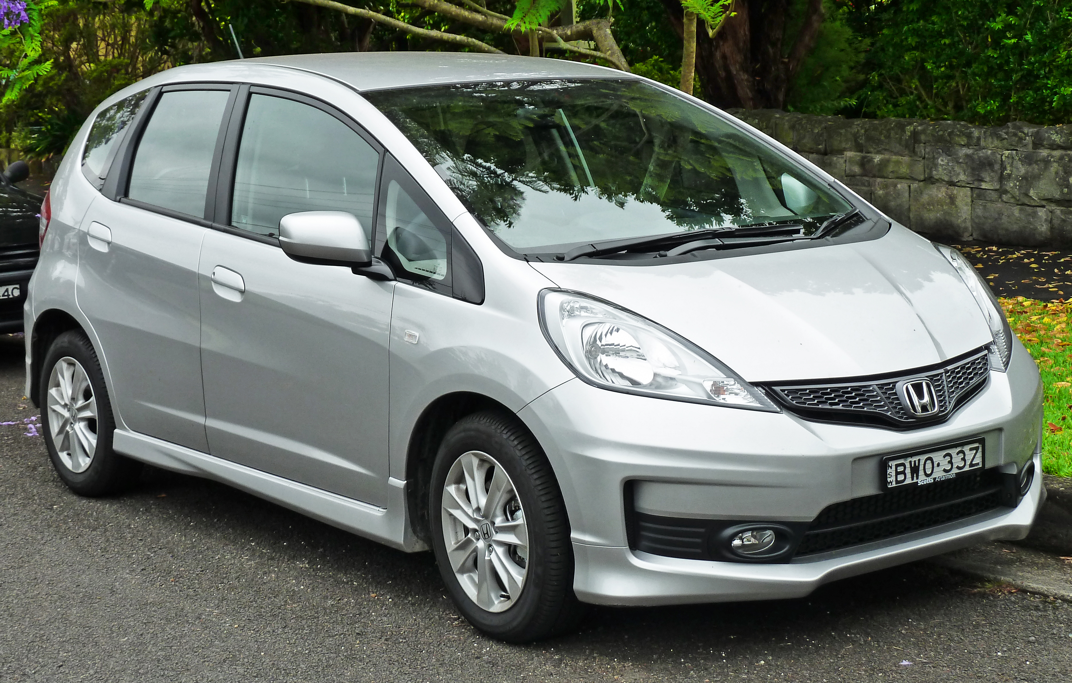 ファイル:2011 Honda Jazz (GE MY12) VTi hatchback (2011-11-18) 01.jpg - Wikipedia