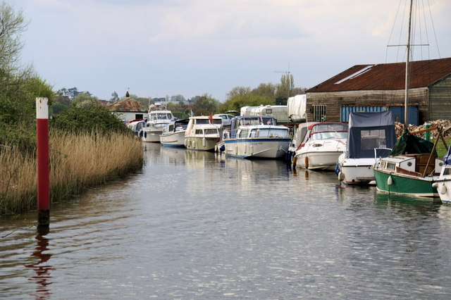 File:Acle Dyke - geograph.org.uk - 802864.jpg