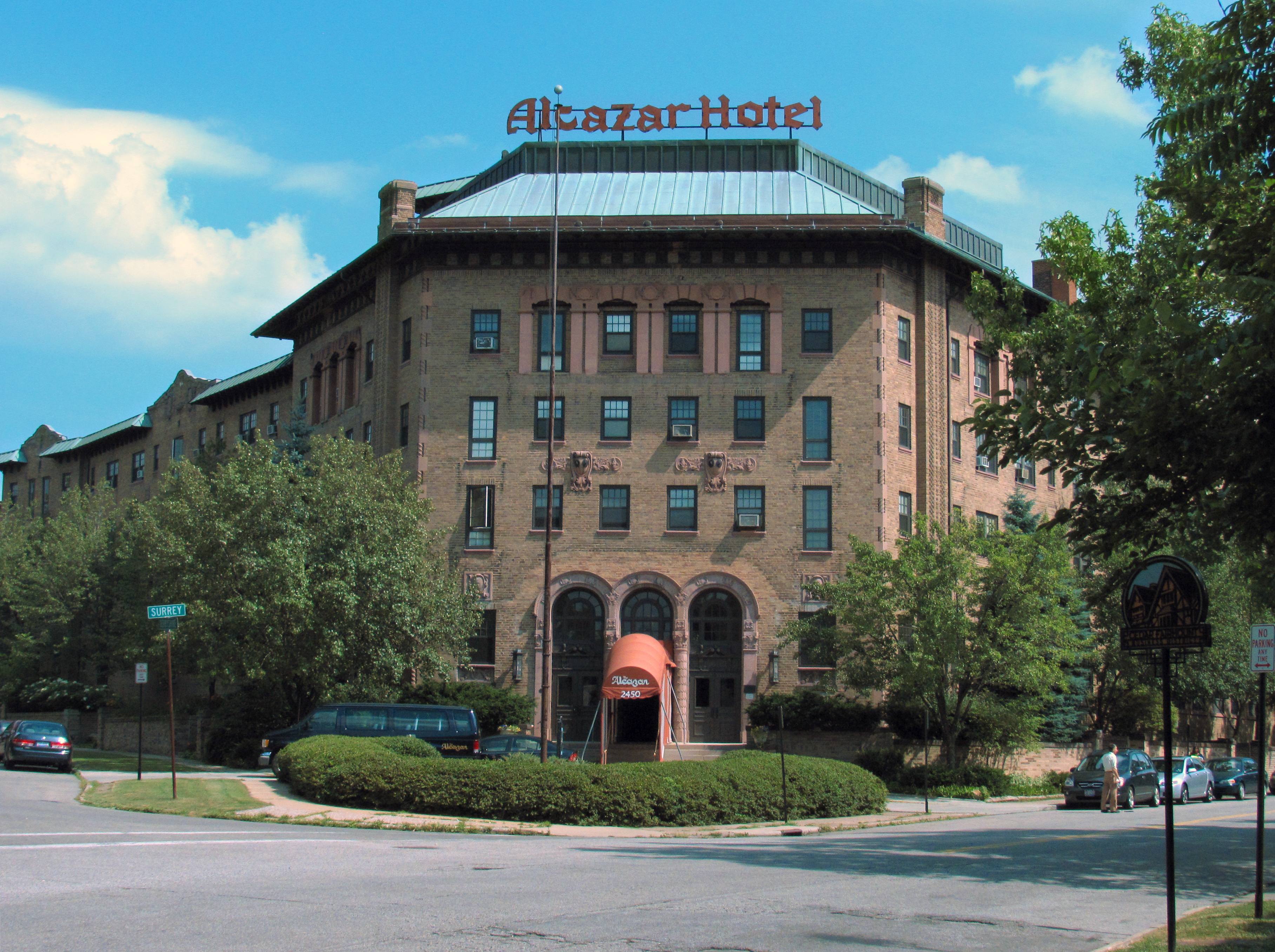 Photo of Alcazar Hotel