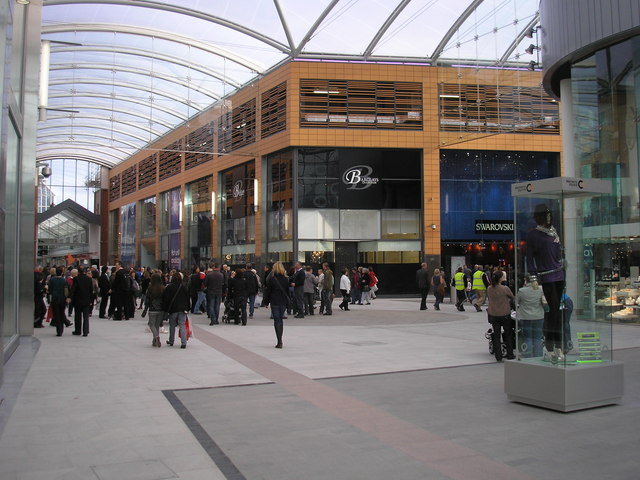 File:Almondvale shopping centre - geograph.org.uk - 1023126.jpg