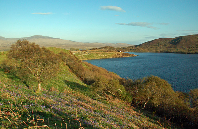 File:Ardnahoe Loch - geograph.org.uk - 6142356.jpg