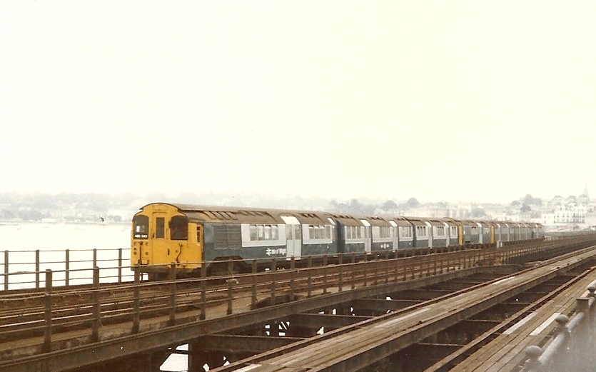 BR_Class_485_train_on_Ryde_Pier_IoW.jpg