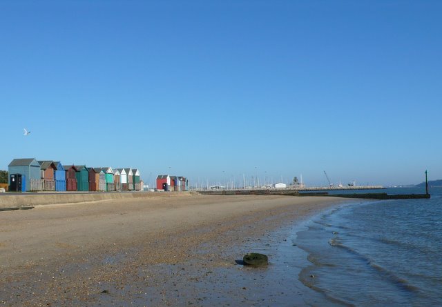 File:Beach at Hamworthy - geograph.org.uk - 2624266.jpg