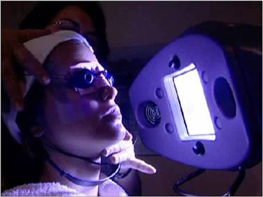 File:Blue Light acne phototherapy iClear.jpg