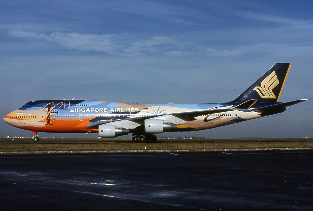 File:Boeing 747-412, Singapore Airlines AN1403870.jpg - Wikipedia