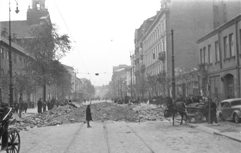 File:Bundesarchiv Bild 101I-001-0285-06A, Warschau, Straßenszene.jpg