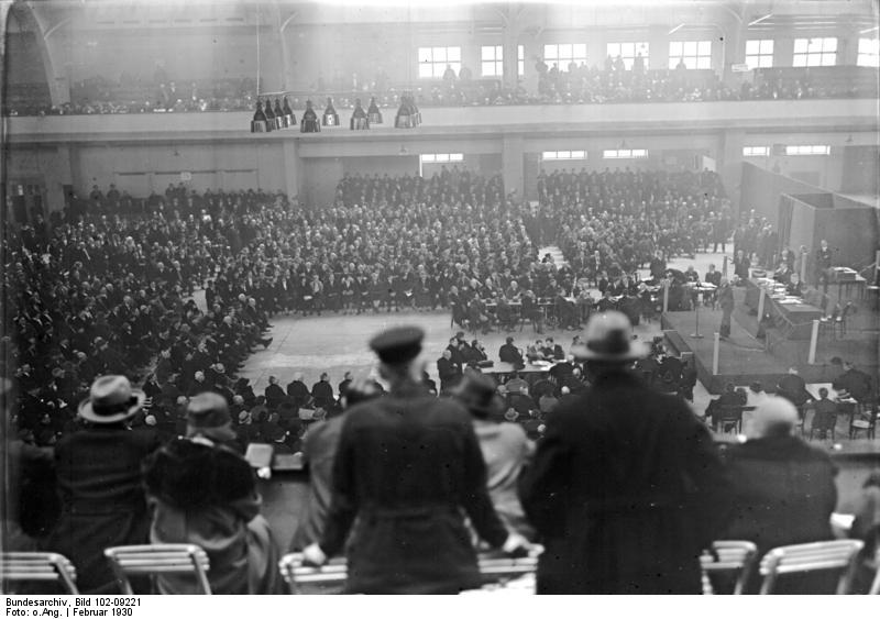 File:Bundesarchiv Bild 102-09221, Gläubiger-Versammlung der Deutschen Beamtenbank.jpg