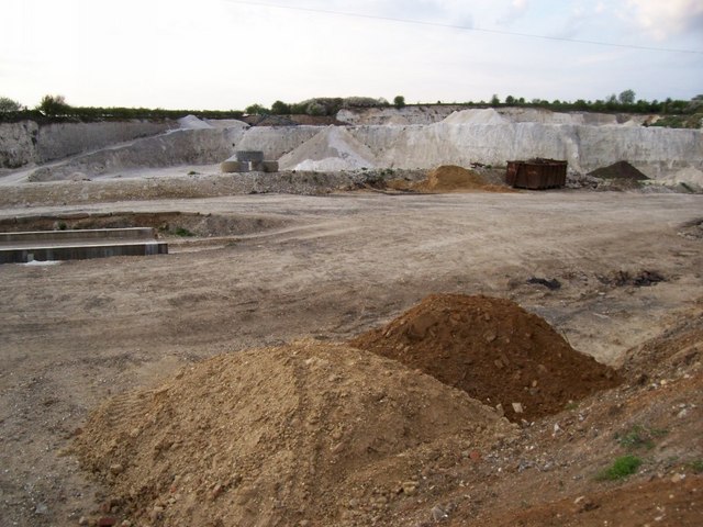 File:Chalk pit - geograph.org.uk - 160947.jpg