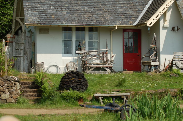 File:Cottage facing Lochaline - geograph.org.uk - 242813.jpg